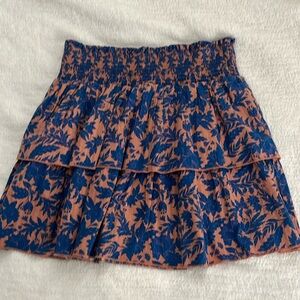 Universal threads skirt - size L
